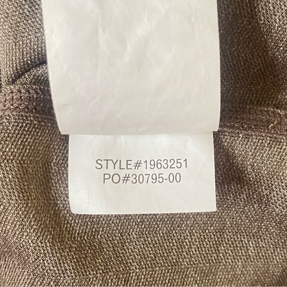 PRANA • Bundle of 2‼️ Heathered Beige & Navy Tank Tops - XL - Picture 15 of 16